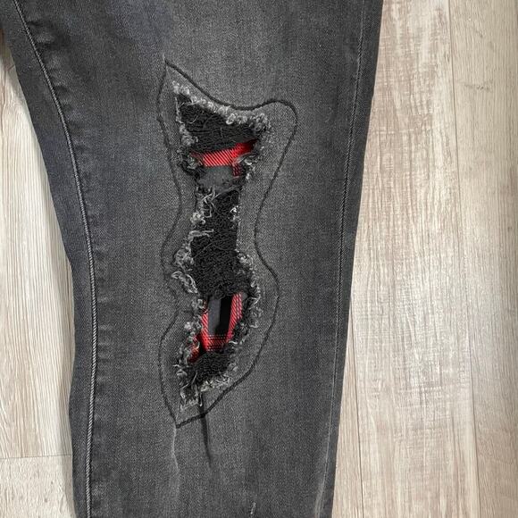 Judy Blue Jeans Skinny Fit Buffalo Patch Black-washed Distressed sz15/32 - Picture 13 of 16